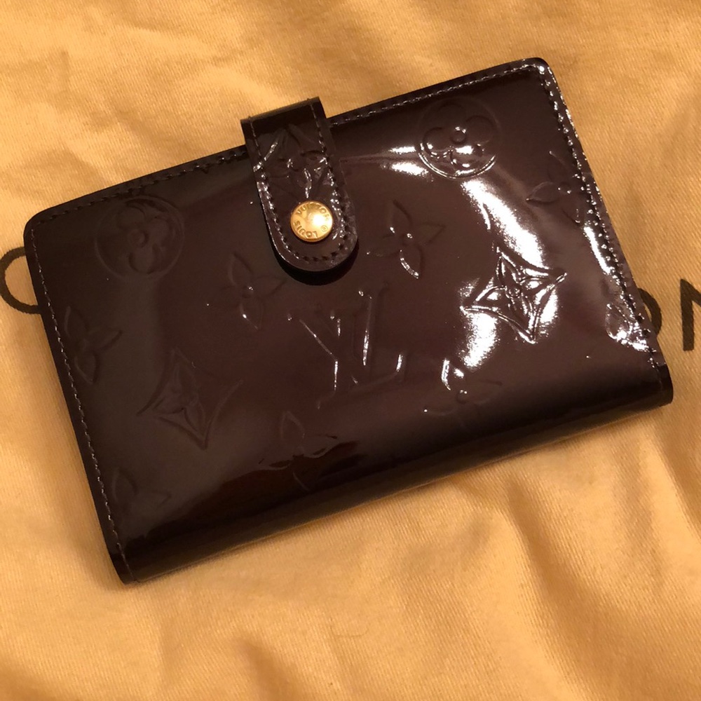 Louis Vuitton Vernis Wallet Amaranth color